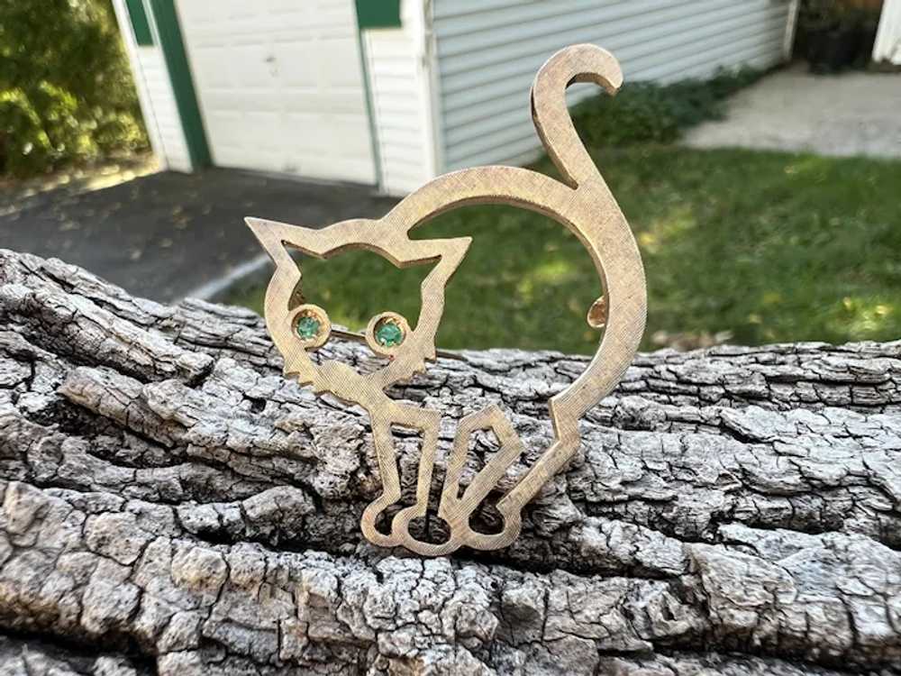 14k Yellow Gold and Emerald Cat Brooch - image 4