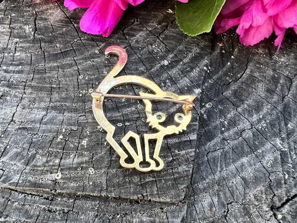 14k Yellow Gold and Emerald Cat Brooch - image 7