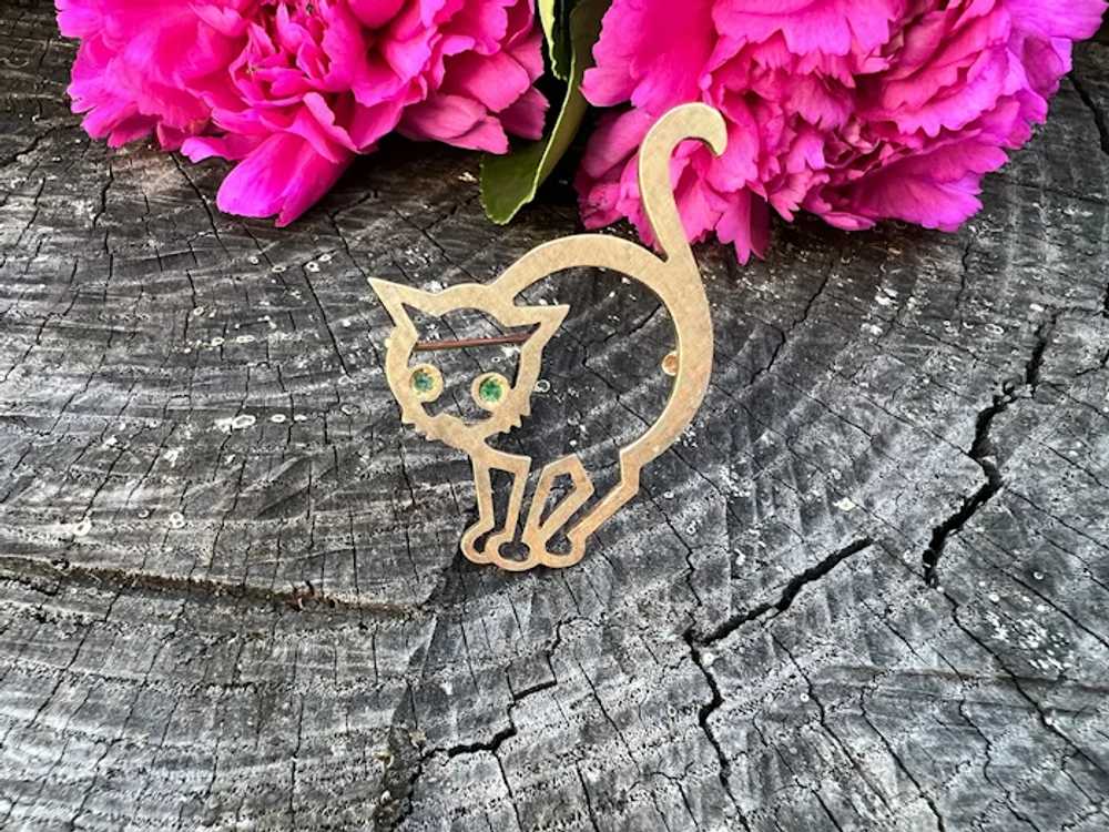 14k Yellow Gold and Emerald Cat Brooch - image 8