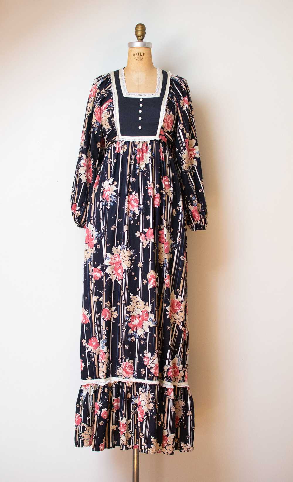 1970s Floral Print Dress - image 3