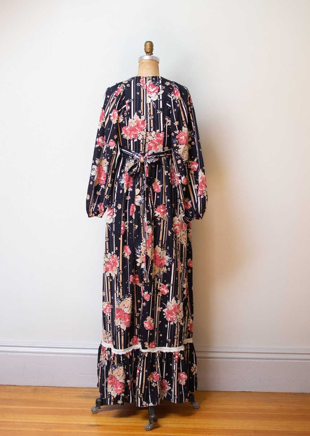 1970s Floral Print Dress - image 7