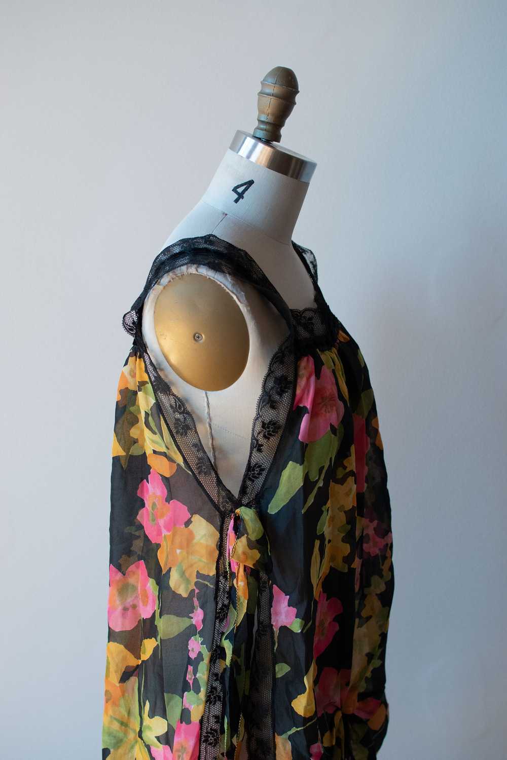1960s Floral negligee - image 3
