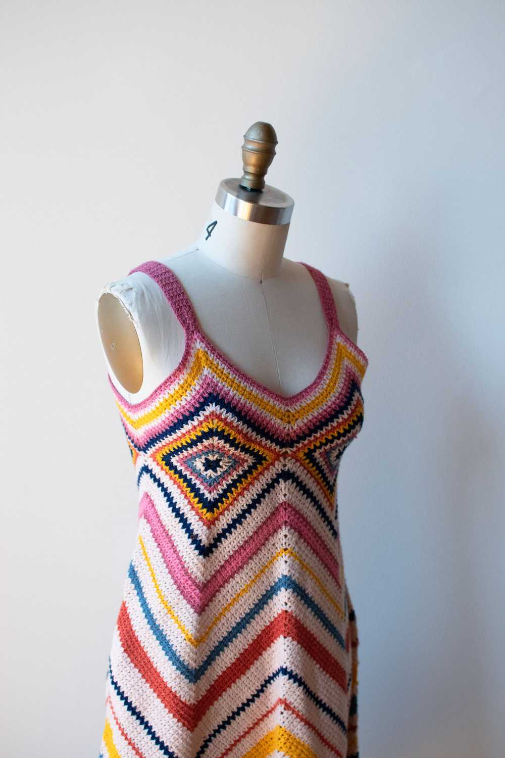 1970s Crochet Dress - image 7