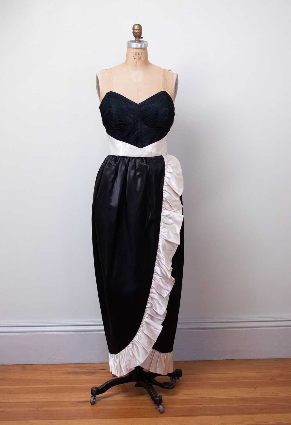 1970s Ruffled Satin Gown - image 5