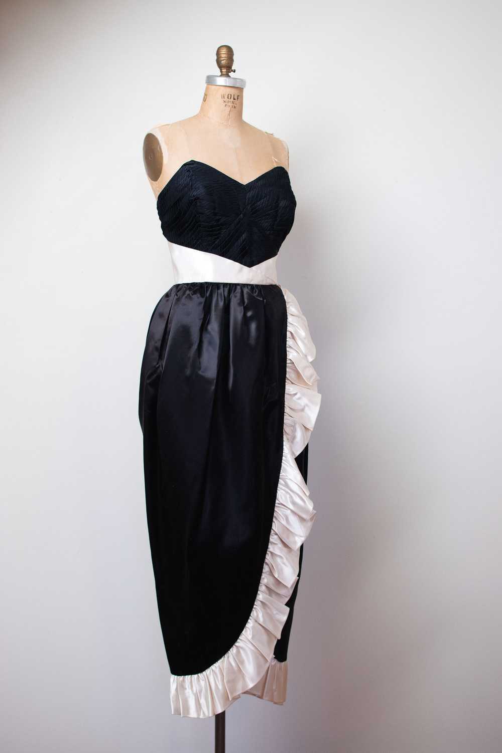 1970s Ruffled Satin Gown - image 7