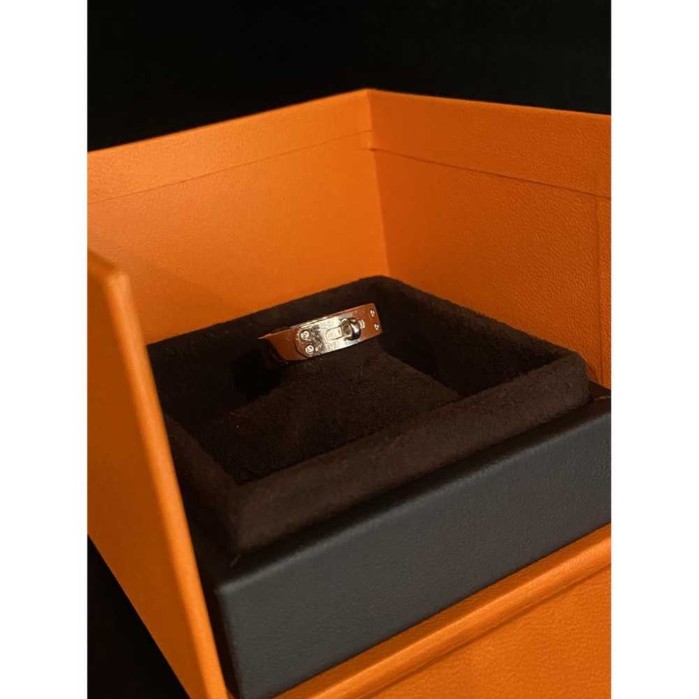 Hermès Kelly white gold ring - image 7