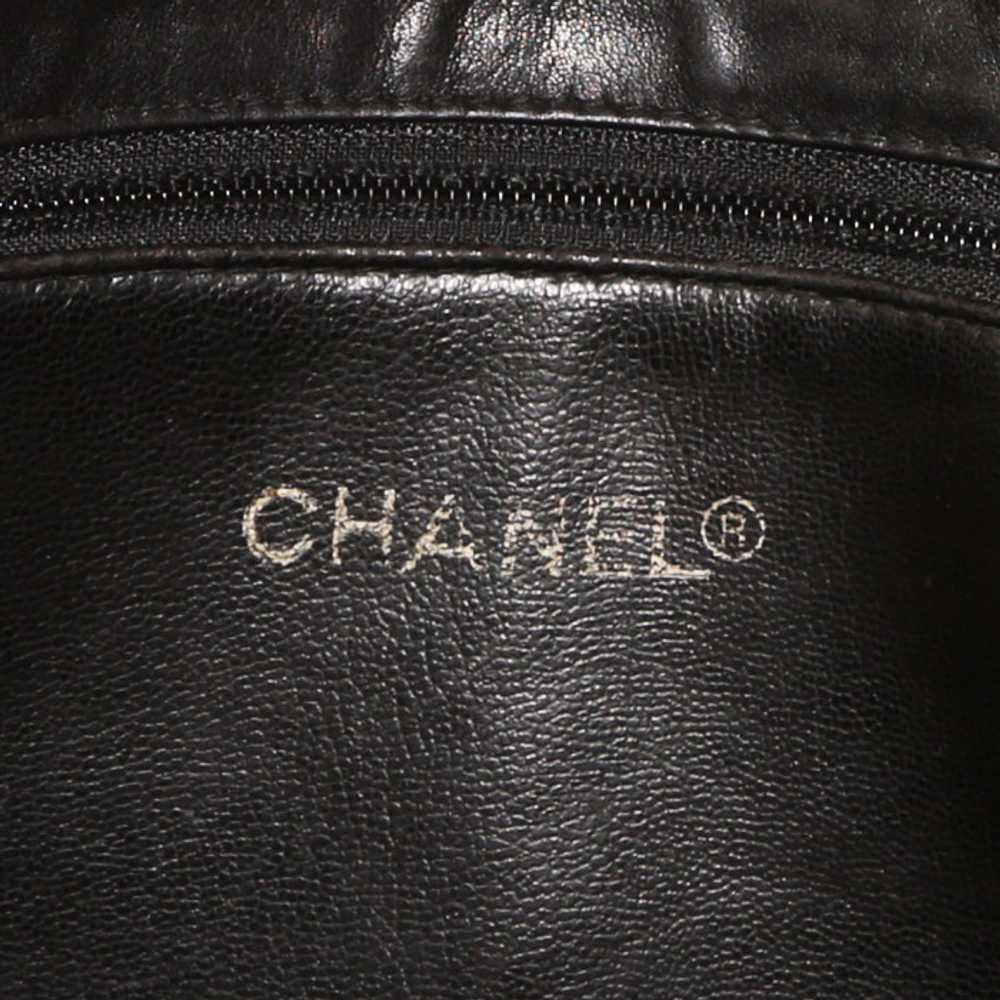 Chanel Vintage shopping bag in black quilted leat… - image 4