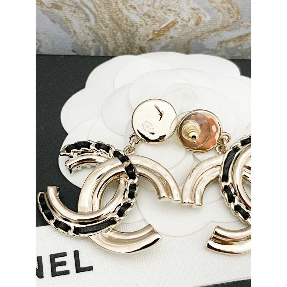 Chanel Pearl earrings - image 10