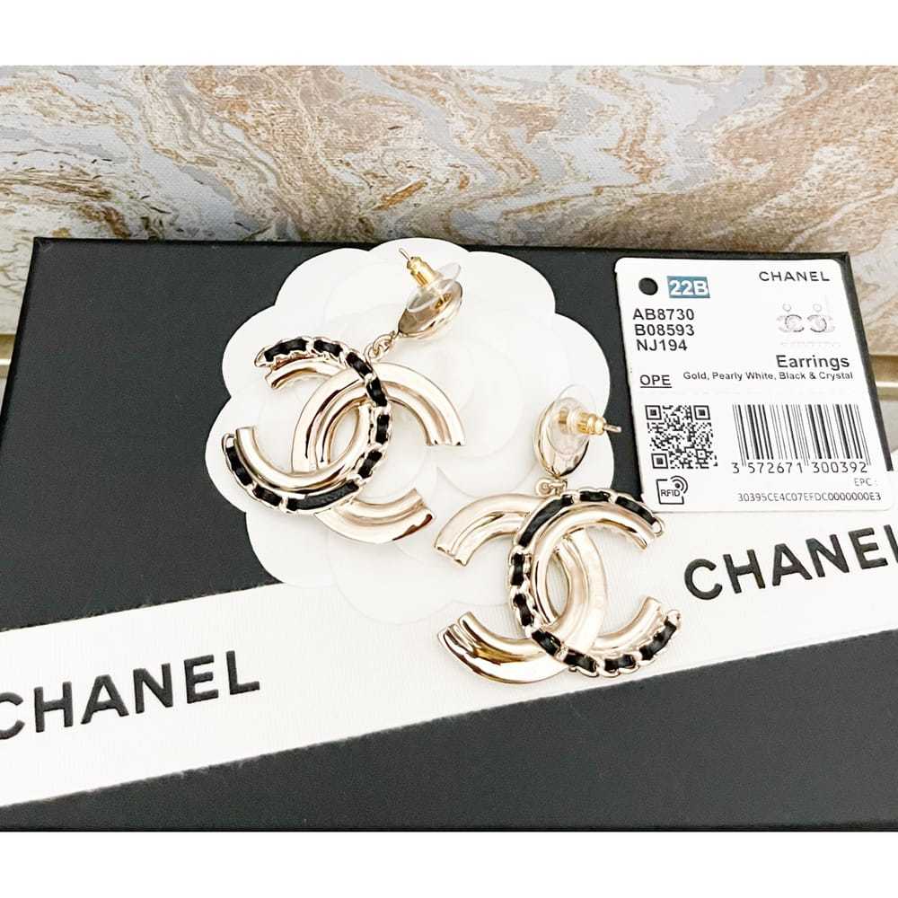 Chanel Pearl earrings - image 5