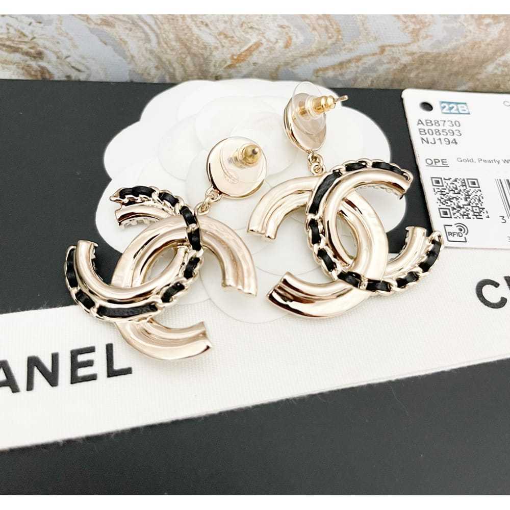 Chanel Pearl earrings - image 8