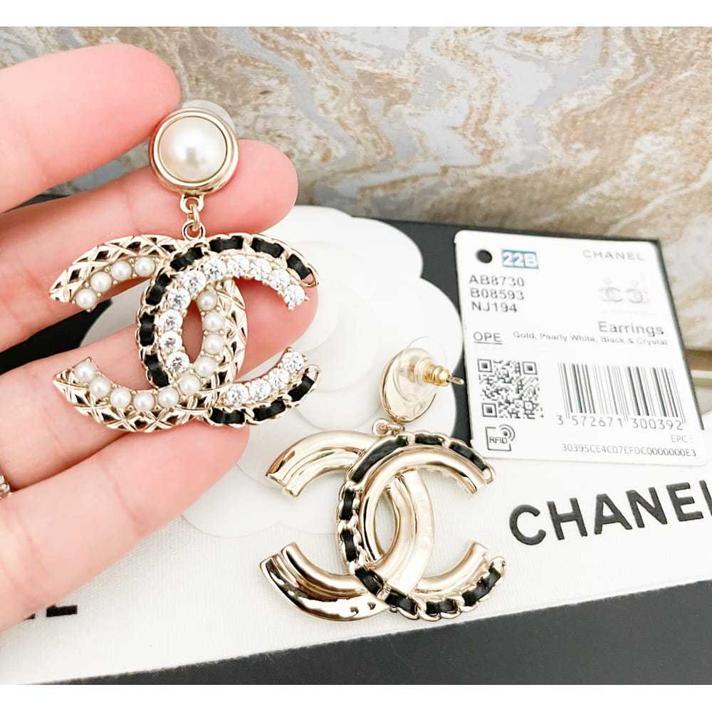 Chanel Pearl earrings - image 9