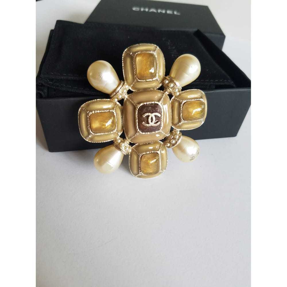 Chanel Pearl pin & brooche - image 2