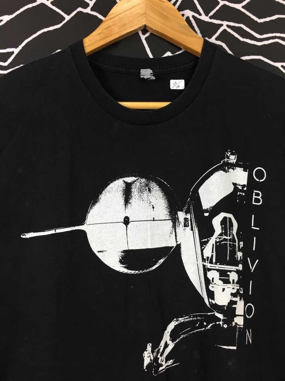 Movie × Streetwear × Vintage Vtg Oblivion Movie T… - image 2