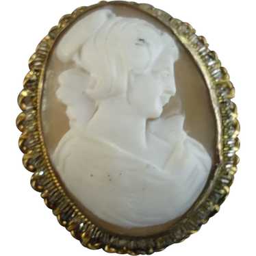 Antique Victorian 10K Gold Carved Cameo Brooch - image 1