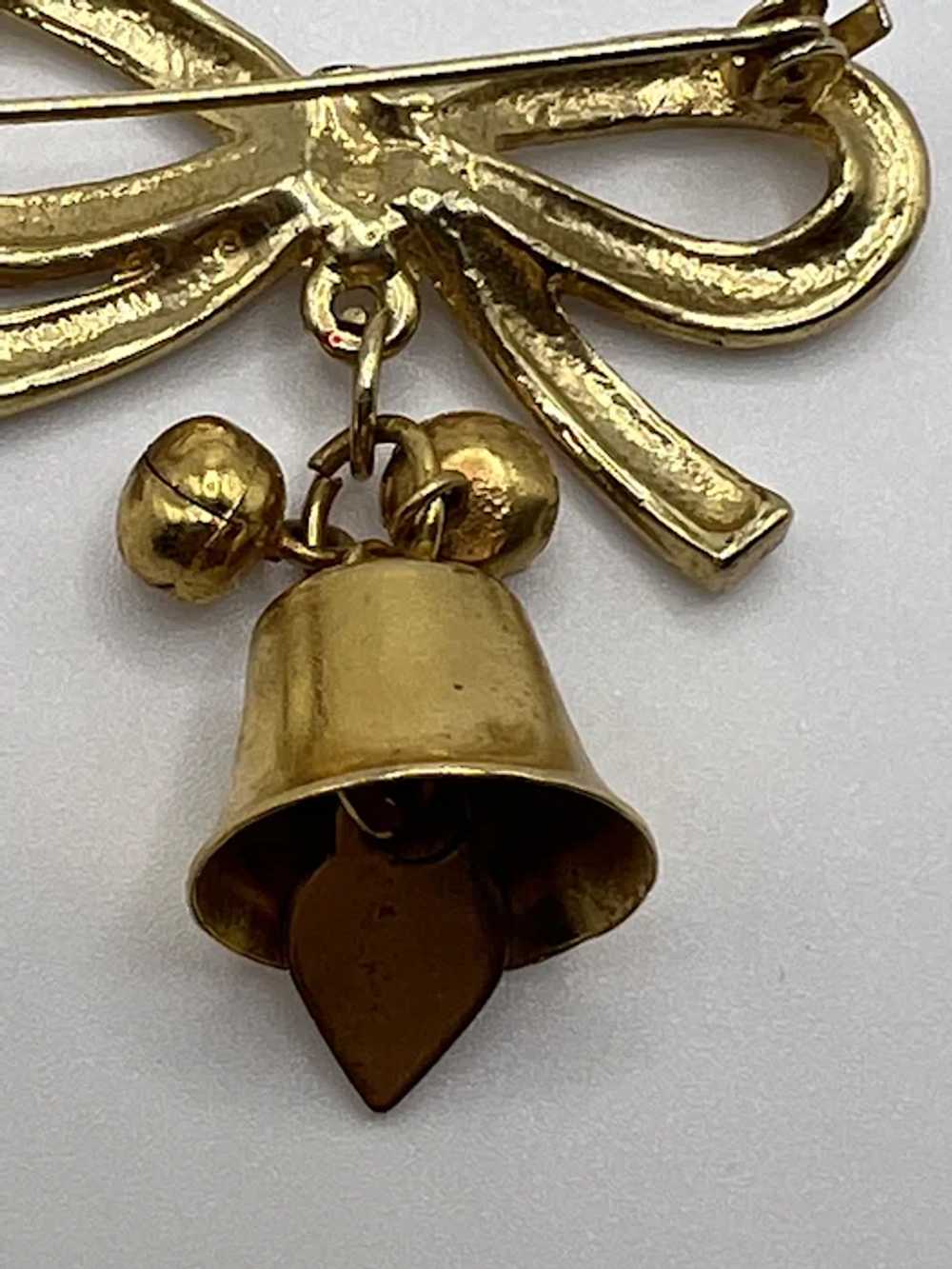Vintage Jingle Bell Bow Metal Enamel Christmas Pin - image 3