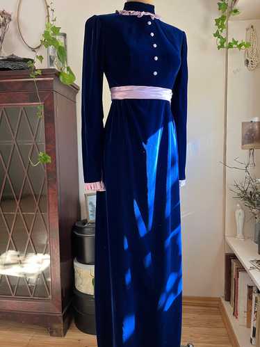 Sale~ Gorgeous 1960’s Vintage Cobalt Blue Velvet M