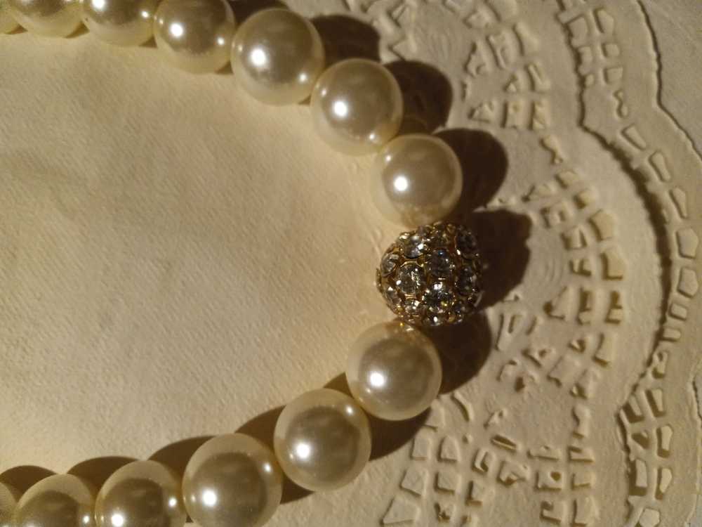 Vintage White Glass Ball Necklace - image 3