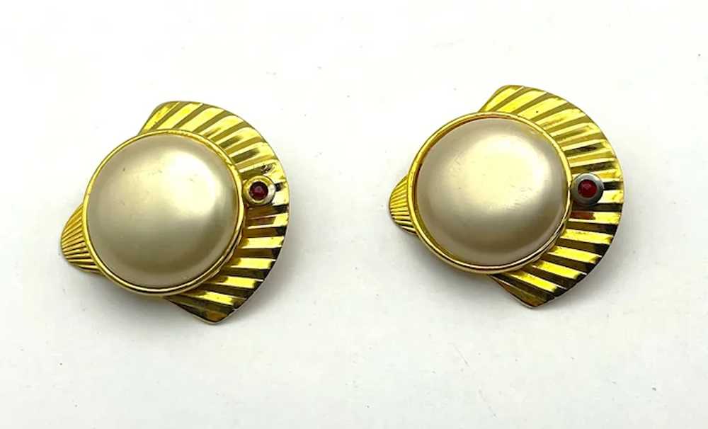 Goldtone Seashell Clip On Earrings with Faux Pear… - image 4