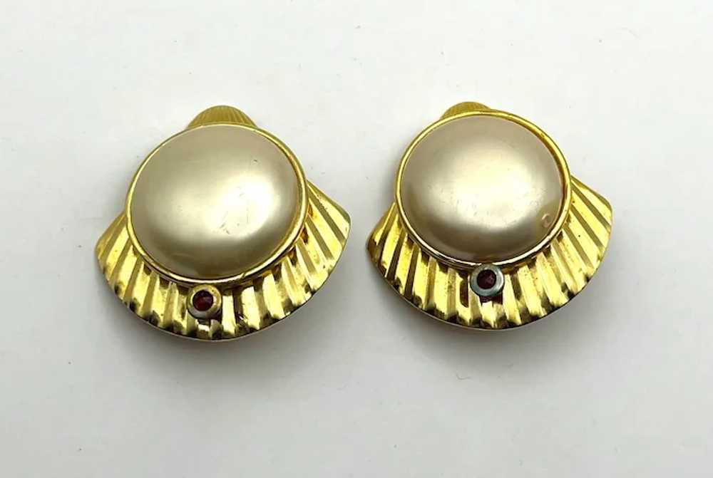 Goldtone Seashell Clip On Earrings with Faux Pear… - image 5