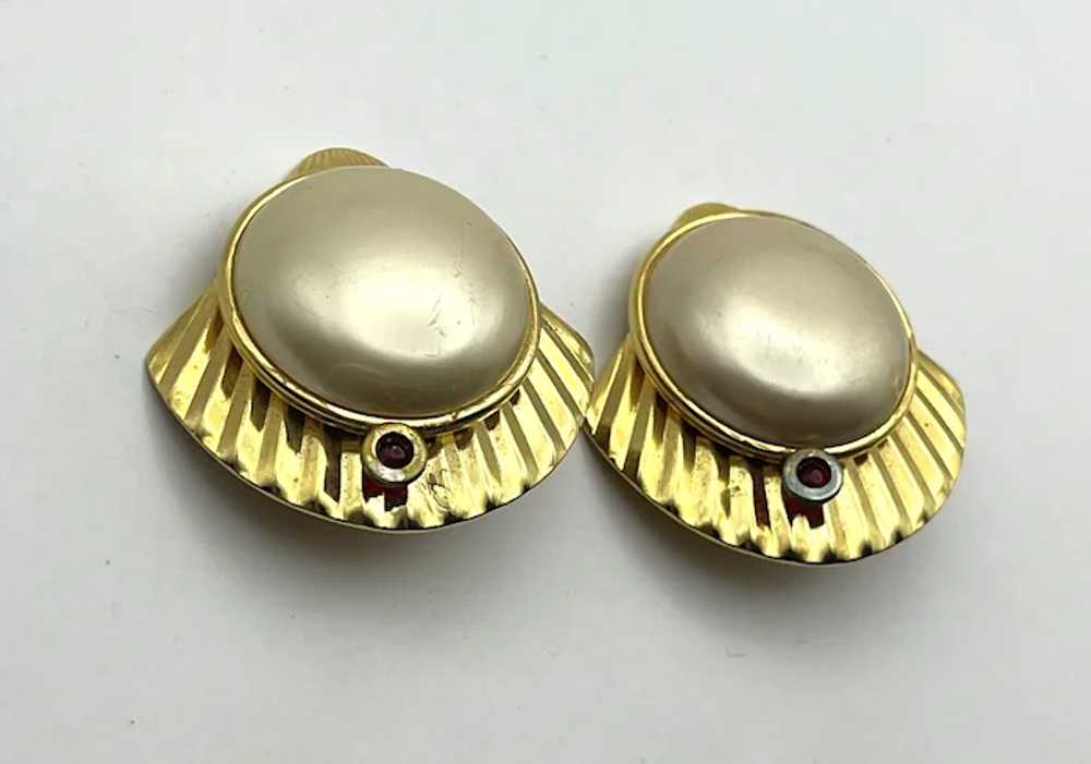 Goldtone Seashell Clip On Earrings with Faux Pear… - image 7