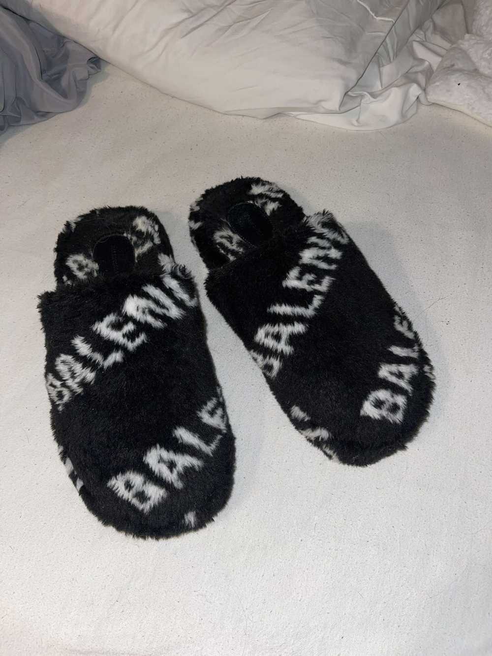 Balenciaga faux fur logo slippers - image 2