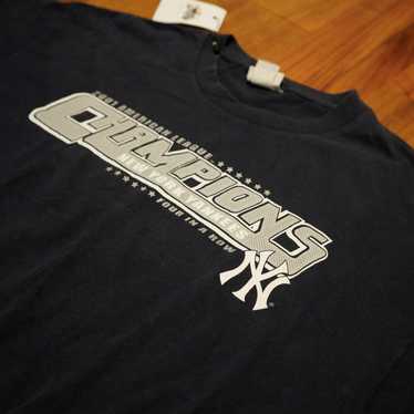 MLB NY Yankees Illusion Clipping Big NY Back Logo T-Shirt Black
