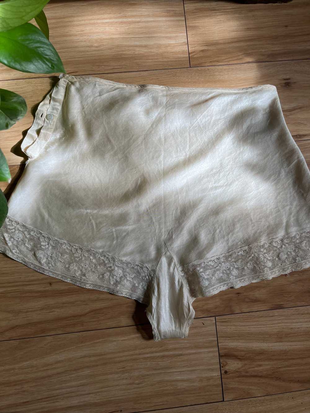 1930’s Vintage Ivory Silk and Lace Tap Panties - image 10