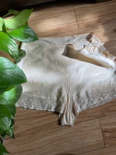 1930’s Vintage Ivory Silk and Lace Tap Panties - image 1