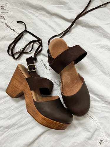 Vintage brown wooden leather clogs sandals
