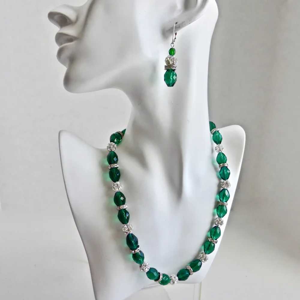 Necklace of Emerald Green Faceted Glass and Cryst… - image 4