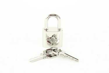 Louis Vuitton, Bags, Louis Vuitton Silver Lock Key Set Cadena 433