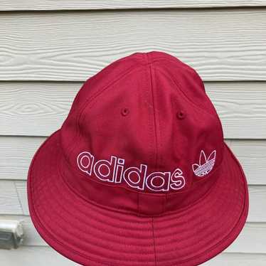 Bucket Hat | Grassy C | Navy/Red | Size: M at Criquet