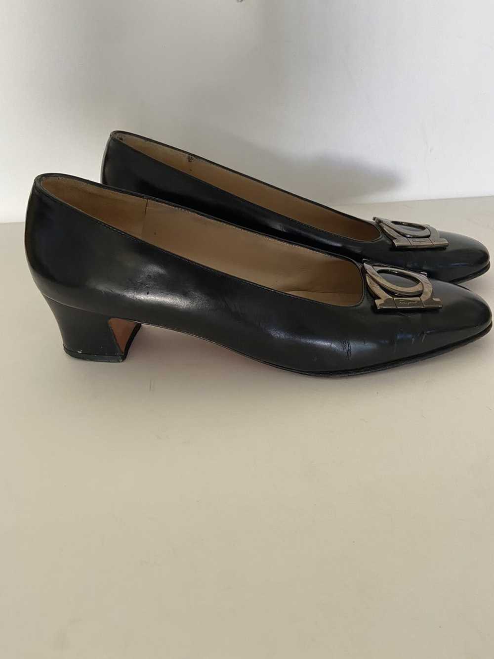 Salvatore Ferragamo Ferragamo black leather heels… - image 2