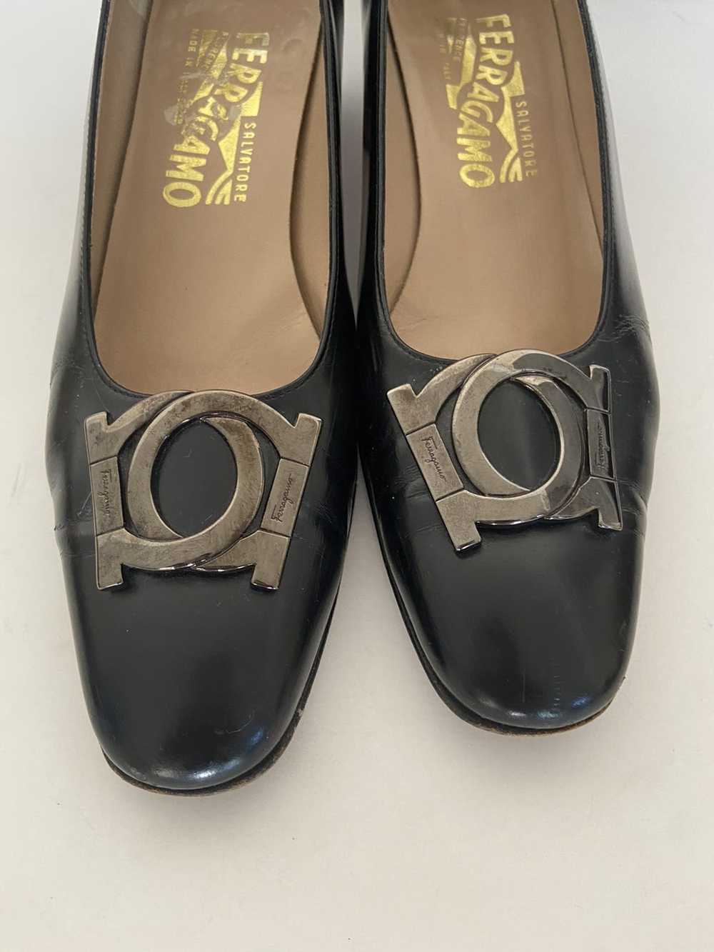 Salvatore Ferragamo Ferragamo black leather heels… - image 3