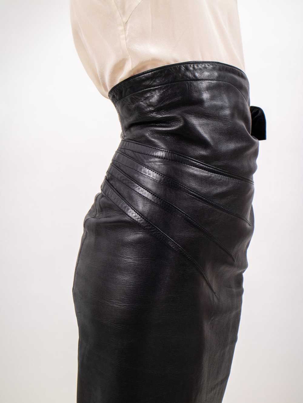 1980's AZZEDIN ALAIA leather skirt - image 5