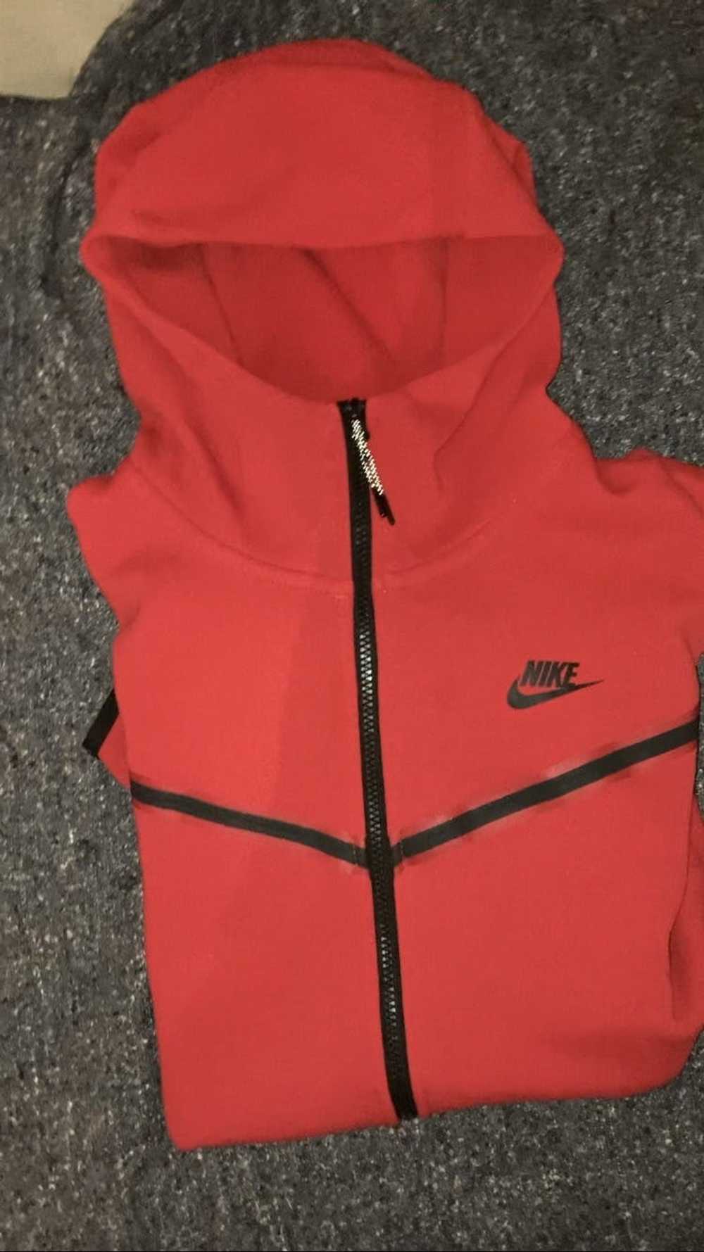 Nike Red Nike Tech Fleece - Gem