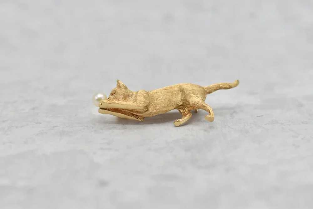 14k Yellow Gold Cat & Pearl Brooch - 7.5g - image 7