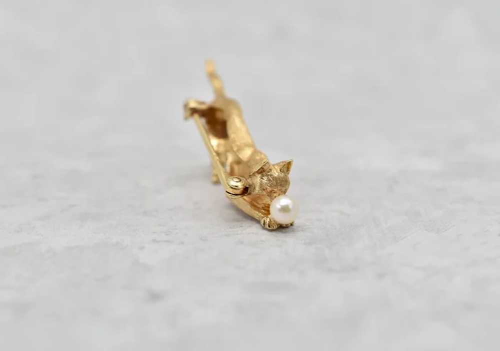 14k Yellow Gold Cat & Pearl Brooch - 7.5g - image 9