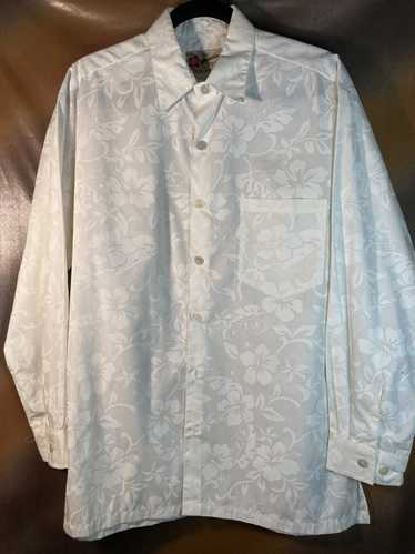 Hilo Hattie White Hilo Hattie button down shirt. S