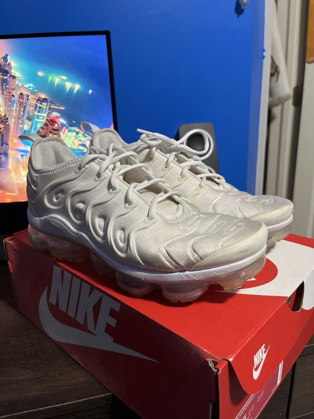 Nike Air Vapormax Plus - image 2