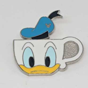 https://img.gem.app/561927598/1t/1695198801/disney-donald-duck-tea-cup-enamel-disney-pin.jpg