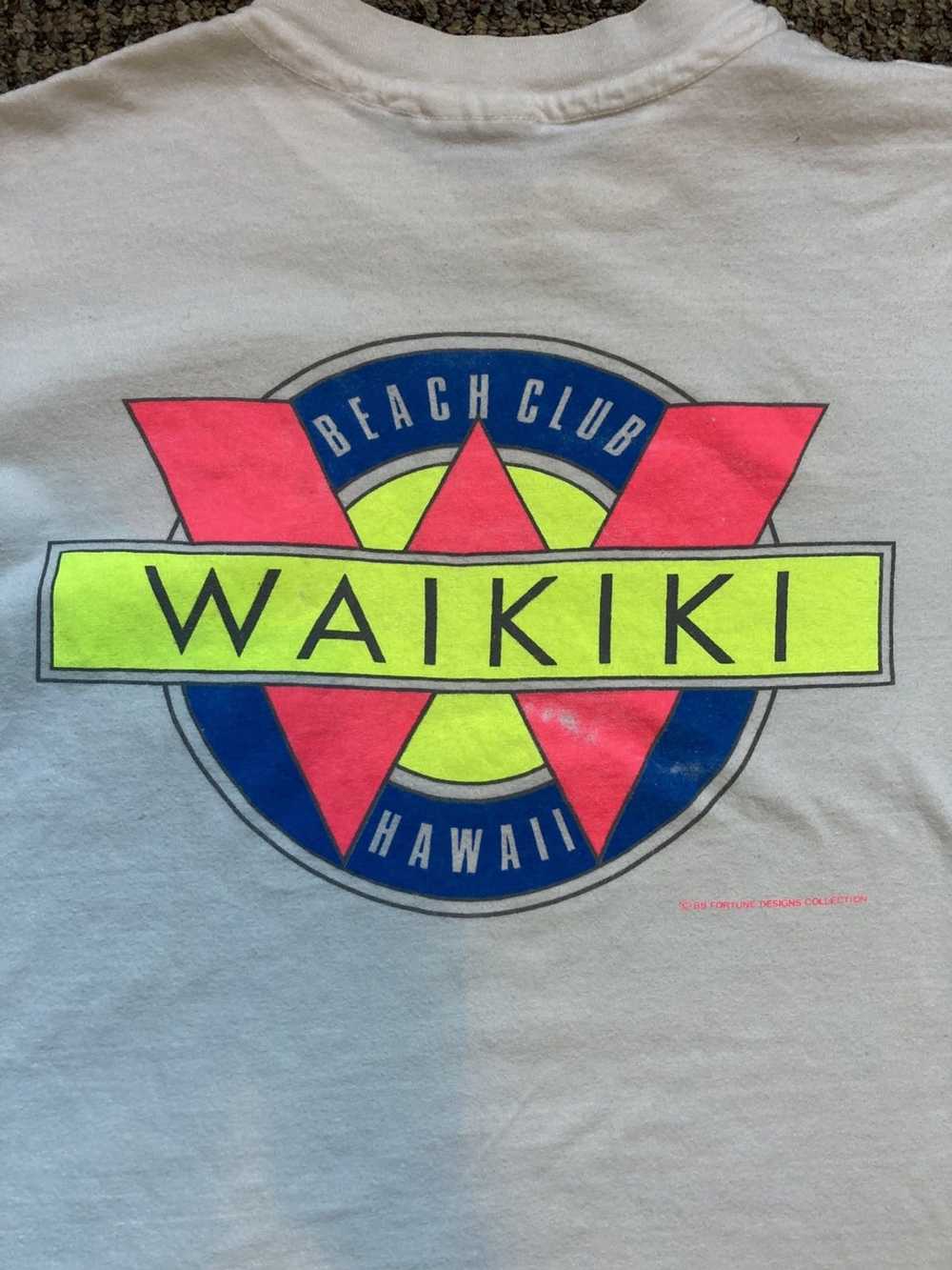 Streetwear Waikiki neon tourism vintage tee - image 3