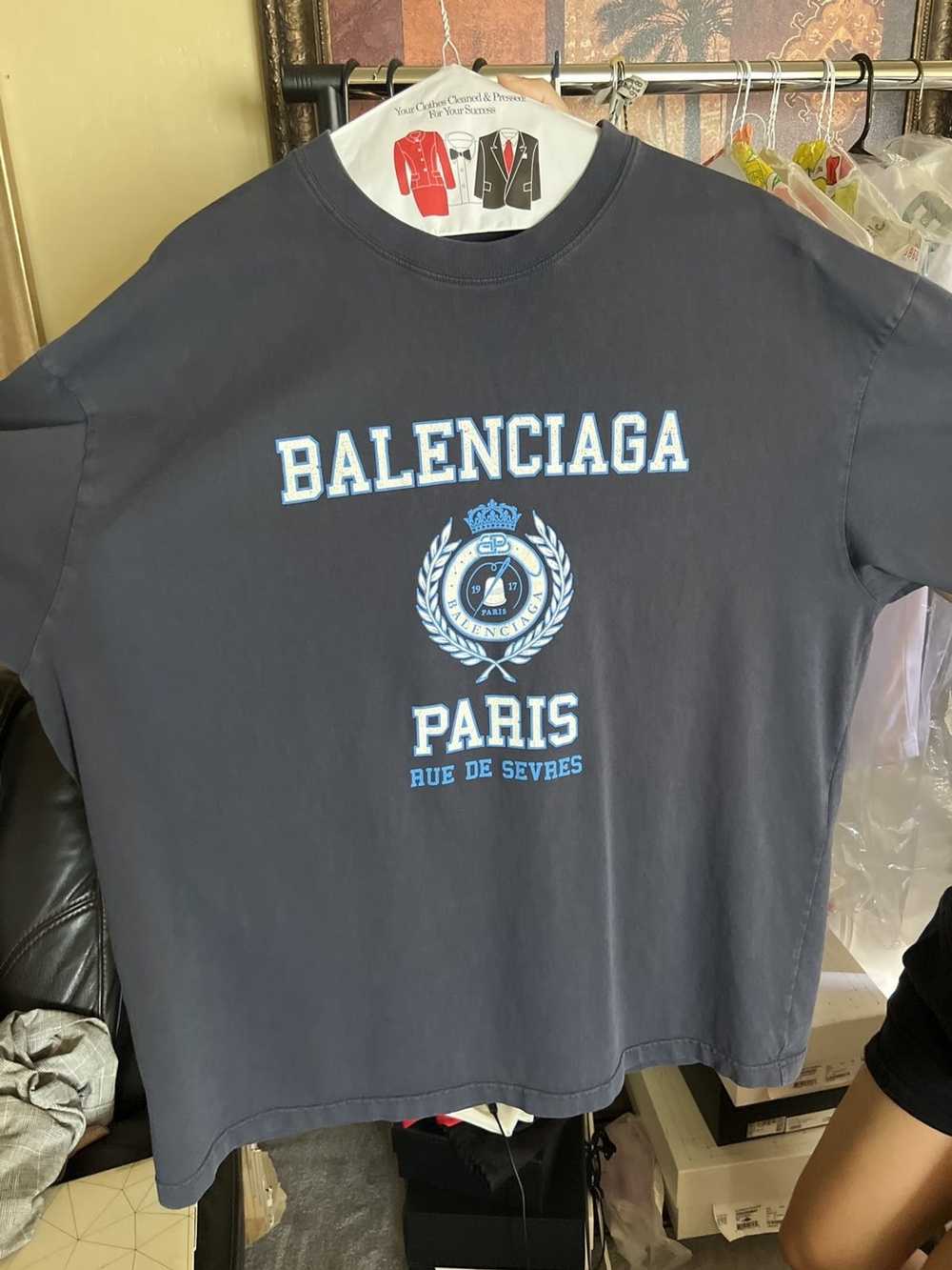 Balenciaga MEN'S COLLEGE CREST T-SHIRT OVERSIZED … - image 2