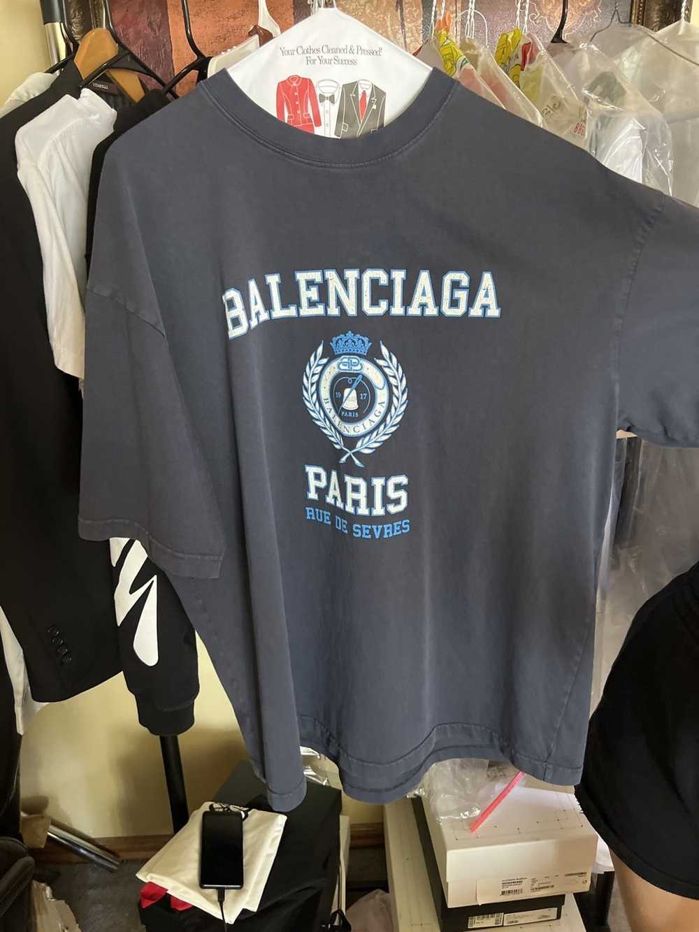 Balenciaga MEN'S COLLEGE CREST T-SHIRT OVERSIZED … - image 3