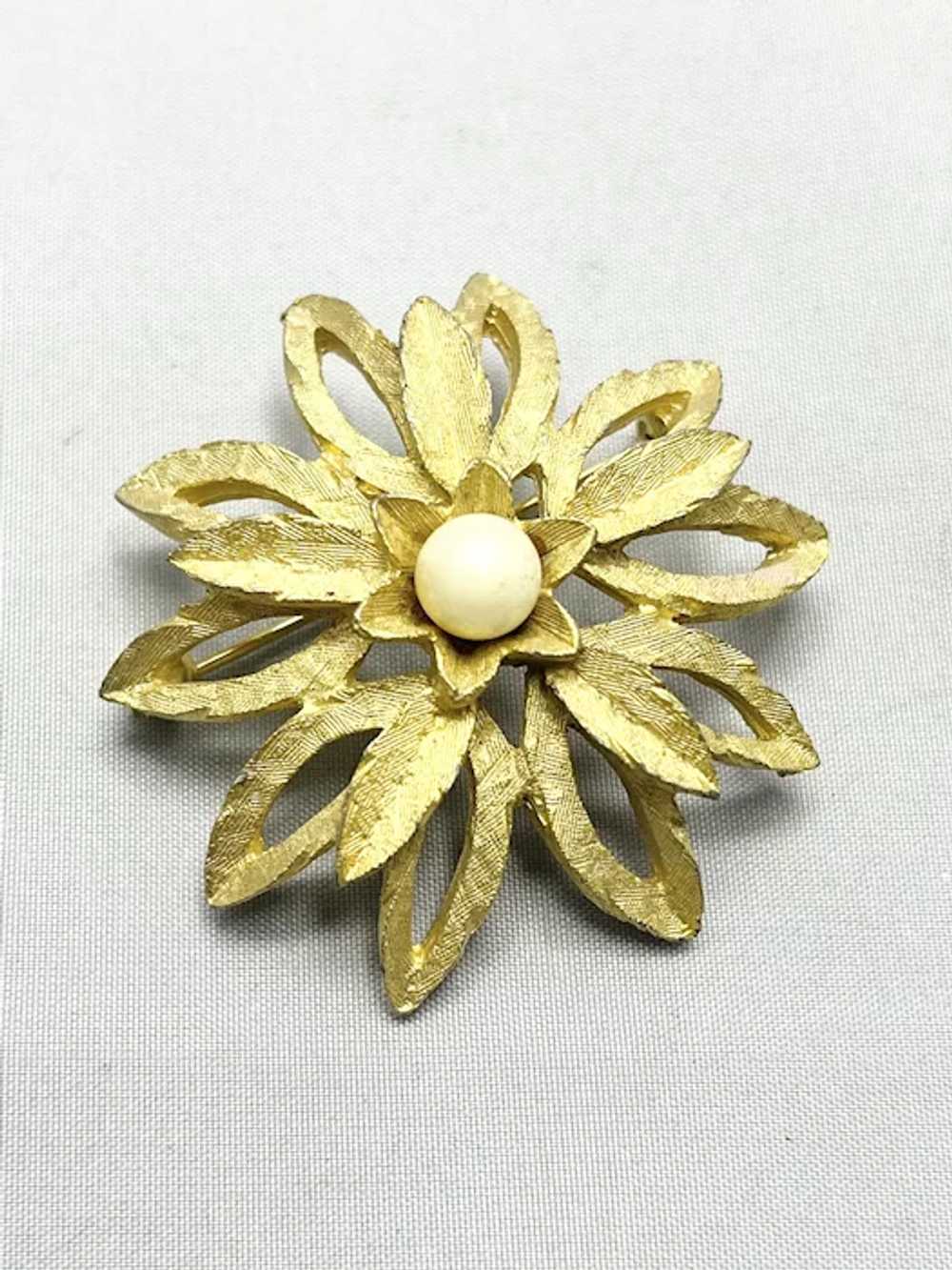 Vintage Gold Tone Flower Brooch Pin - image 4
