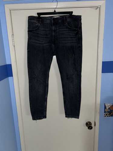 Zara Black Distressed Cropped Jeans