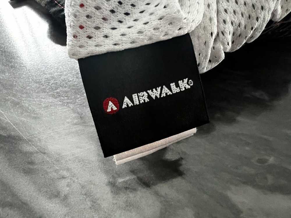 Airwalk Airwalk : Short Flaming Fire Y2K - image 6