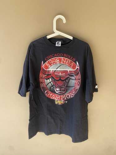 Chicago Bulls Vintage Champs Trophy Tee in Faded Black