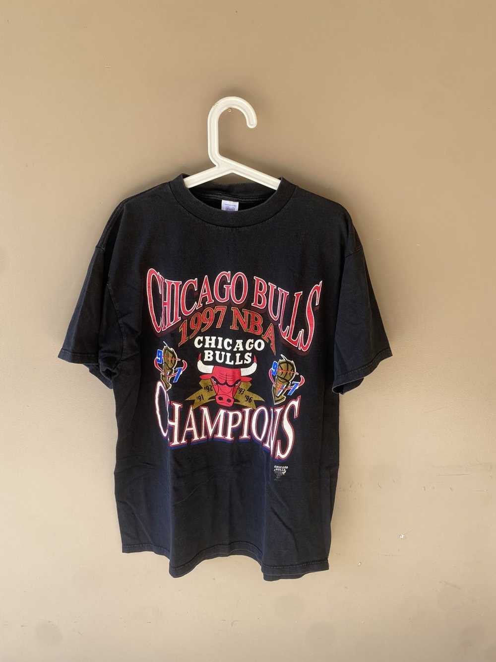 Chicago Bulls × Logo 7 × Vintage Vintage 1997 Chi… - image 1