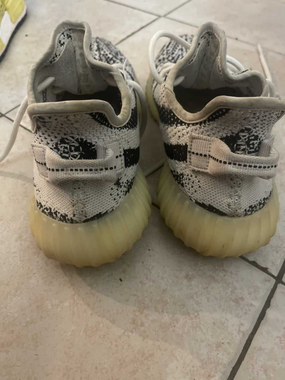 Adidas Yeezy 350 v2 - image 4